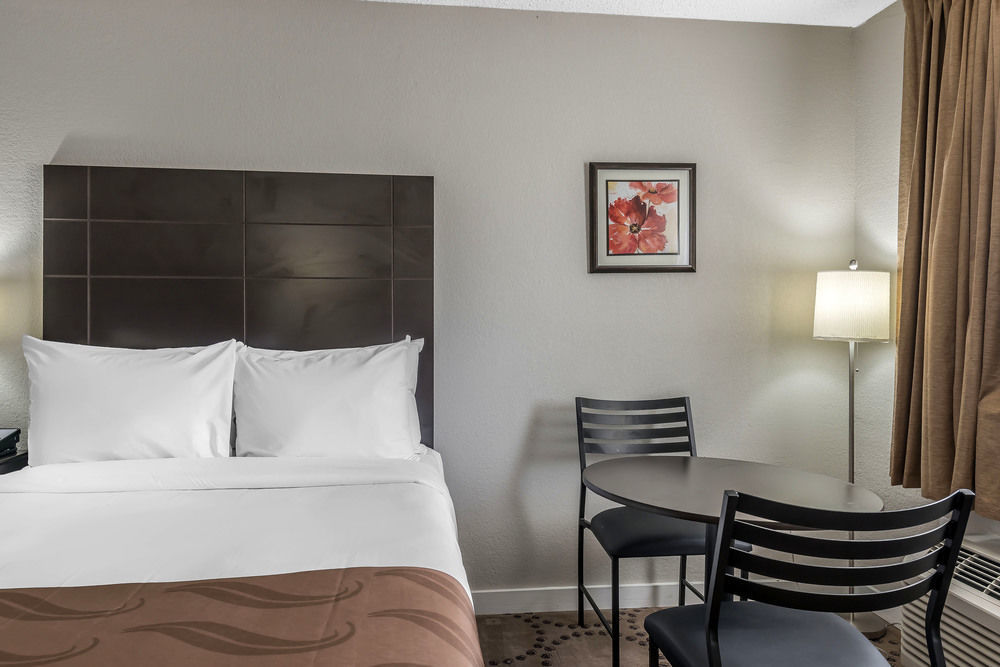 Quality Inn & Suites Kissimmee By The Lake Four Corners Экстерьер фото